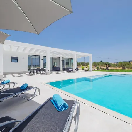 Cubo's Los Javieles Infinity View Pool Villa