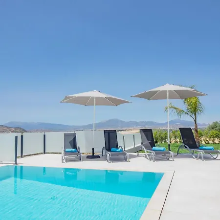 Cubo's Los Javieles Infinity View Pool *