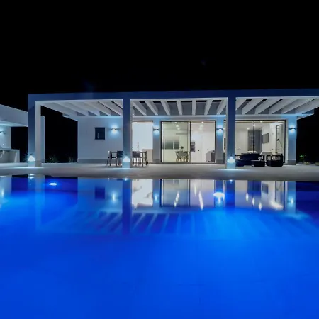 Cubo's Los Javieles Infinity View Pool Villa *