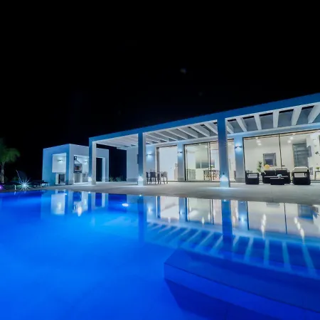 Cubo's Los Javieles Infinity View Pool Alhaurin el Grande