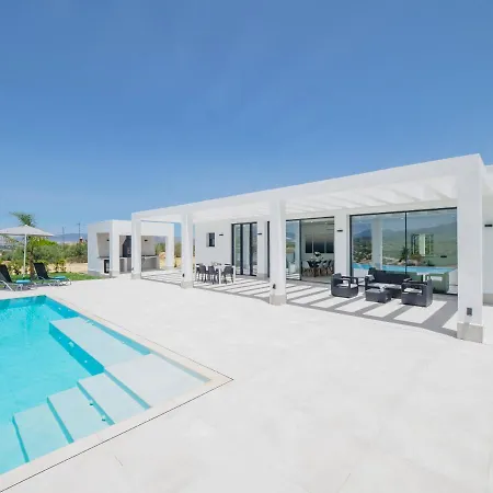 Cubo's Los Javieles Infinity View Pool *