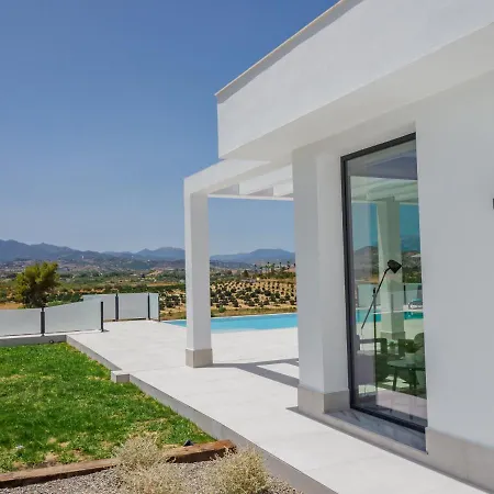 Cubo's Los Javieles Infinity View Pool