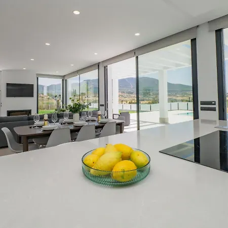 Villa Cubo's Los Javieles Infinity View Pool