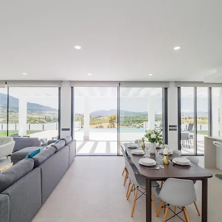 Cubo's Los Javieles Infinity View Pool Villa *