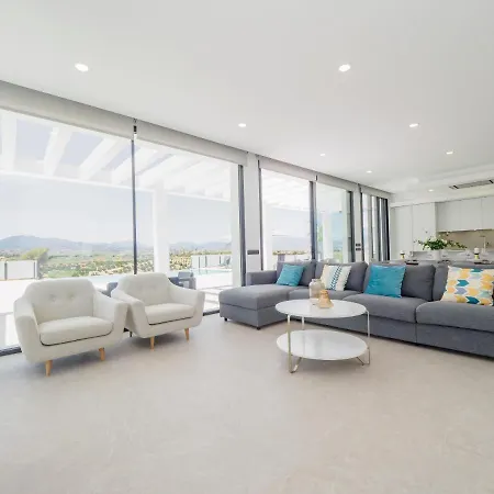 Cubo's Los Javieles Infinity View Pool Villa