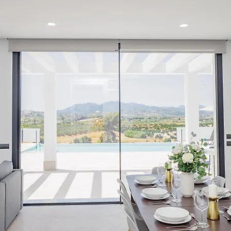 Villa Cubo's Los Javieles Infinity View Pool