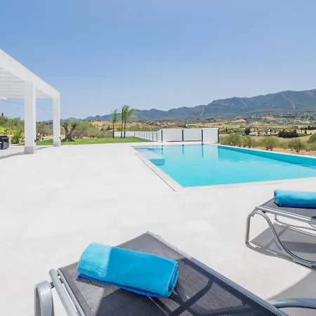 Villa Cubo's Los Javieles Infinity View Pool