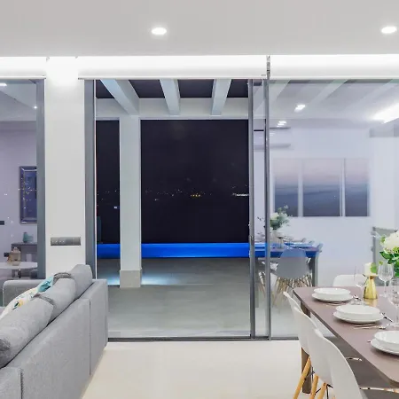 Villa Cubo's Los Javieles Infinity View Pool *